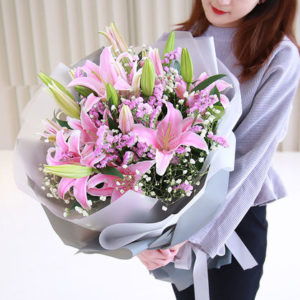 30岁女人生日送什么花