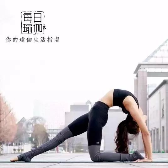 女人经常练这个瑜伽动作,越来越有气质养颜塑形,让你美如18岁
