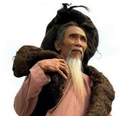 男子50年没洗头,自称是为了长寿,妻子不但不在意,还非常开心