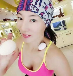 50岁老妈身材太辣,与20岁儿子同框宛如情侣