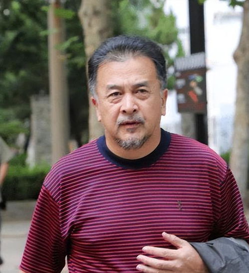 黄宏当年被免职原因,人事调动只是幌子谣言不攻自破