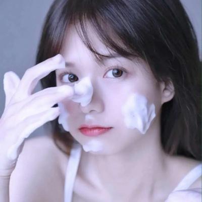 真人中年女性头像一个女人