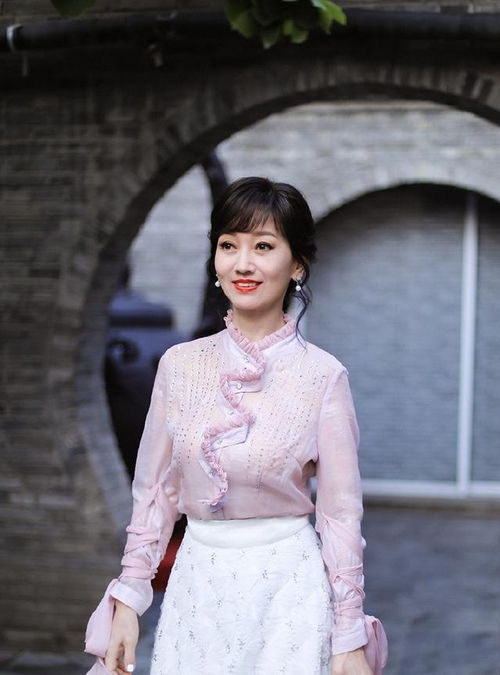 真正优雅的中年女性,秋季少不了这4款配饰,既高贵又显气质