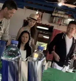 与大40岁前夫离婚,何艳娟与百亿富豪进展火热,已带去见妈妈