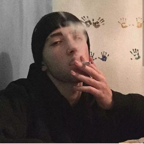 男生头像把秋衣扎进秋裤暖的像个二百斤的孩子
