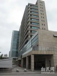 上海一名中年女子从12楼坠亡