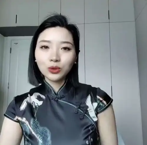 疯传女员工表白大20岁副行长,言语肉麻发错群,银行回应来了