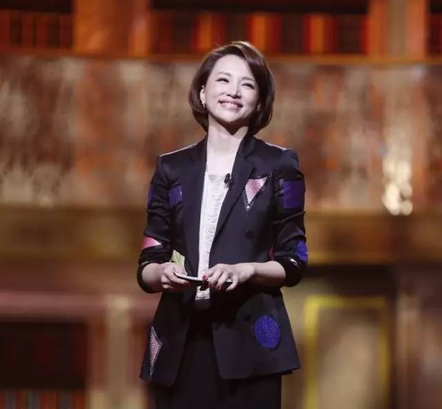 董卿袁泉罕见同框若有优雅藏于内心,岁月从不败美人