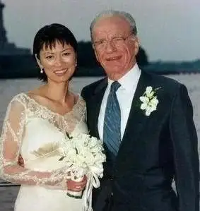 52岁邓文迪离婚6年还能卷走前夫40亿美元,传奇人生无人能复制