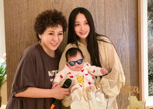 众星庆祝母亲节龚俊王一博蔡徐坤送祝福,余文乐向佐晒母亲合影