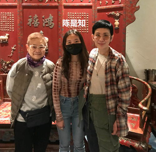 吴君如为老母亲庆祝生日,三代同堂场面温馨,14岁女儿已亭亭玉立