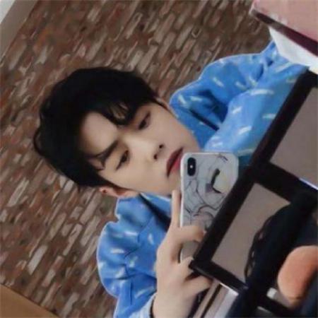 ins唯美小清新阳光男头,与他人分享喜悦的男生