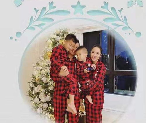 41岁侯佩岑首晒全家福一家四口格纹亲子装真幸福,儿子酷似爸爸