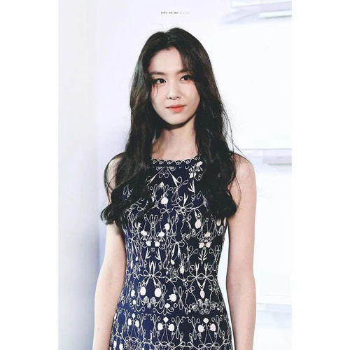 35岁的女二号徐女士,卸妆后的脸也太像女学生