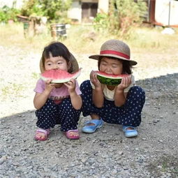 有个奇葩麻麻,就喜欢拍女儿丑照
