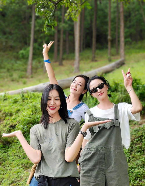 47岁的周迅告诉我们,穿裙子的模样才是女人颜值巅峰
