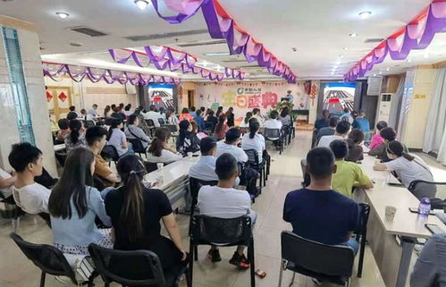 汉中交警二大队交通安全宣传小分队走进企业