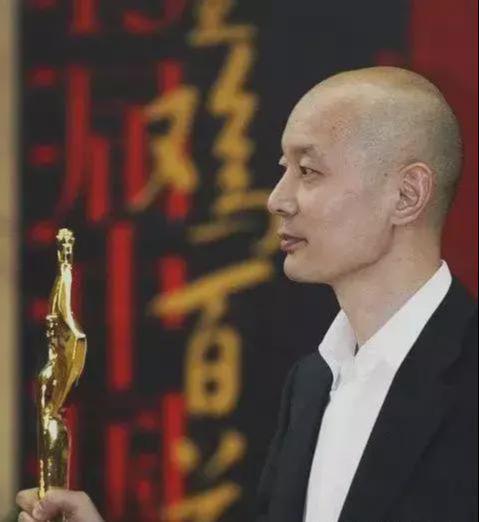 赌太害人曝光头影帝为还赌债签三部片子未履约,遭曝光后秒滑跪