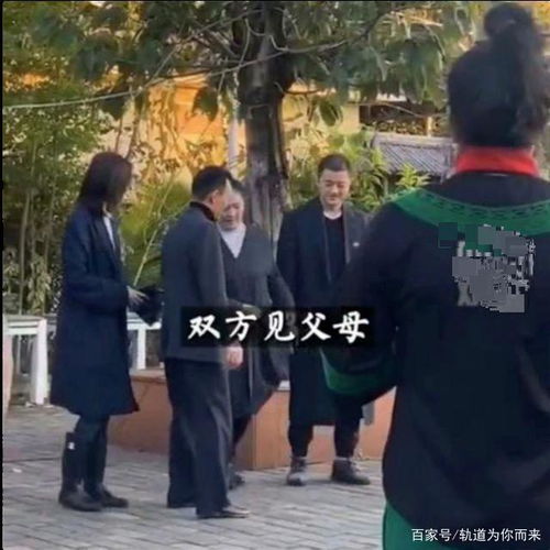 49岁李亚鹏表白30岁超模姑娘,两人都见过家长,疑似好事将近