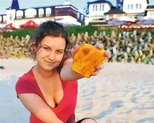 琥珀的种类和产地卢浮宫广场舞之后,中国大妈占领波罗的海捞琥珀