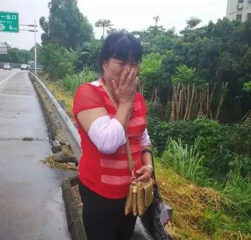 60岁大爷痴恋54岁大妈,吃药后强行与大妈发生关系,最后猝死草丛