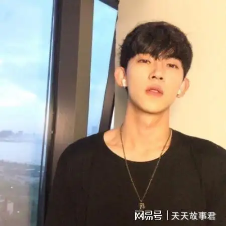 甲方前夫精神分裂后,前婆婆哭着求我复合,这次我绝不回头