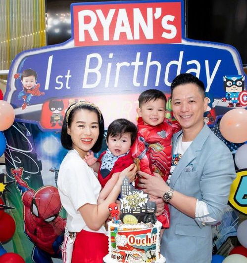 40岁胡杏儿晒全家照,大长腿吸睛成焦点,2岁儿子颜值太高