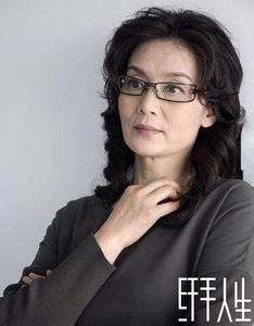 四十岁的女人适合什么样的中短发图片