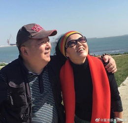 董浩叔叔60岁妻子近照曝光,身材曼妙迷人,网友的重点却在这