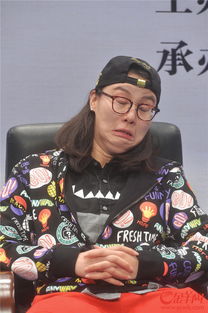 傅园慧到访广州暨大最新表情包又来