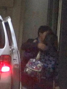 扮演父亲和女儿擦火花,老艺术家晚节不保