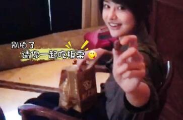 满屏的郑爽吃板栗小s表情包女王地位不保啦