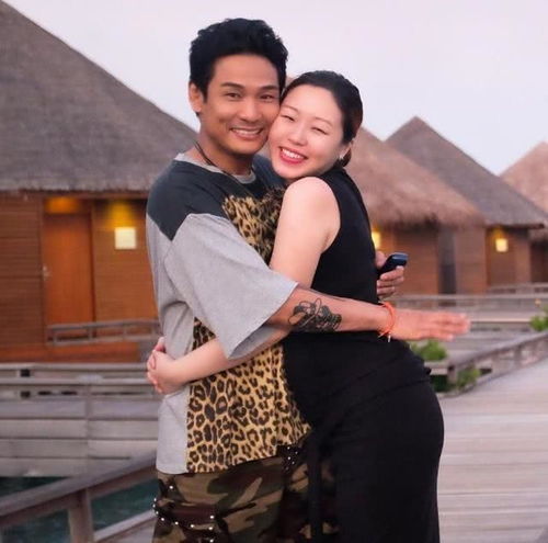 曾是不婚主义者,50岁才遇到爱情,如今54岁当爷爷年龄当爹了