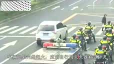 表情胆战心惊公交车加气过程中起火仅一墙之隔就是加油站20180721网罗天下...表情