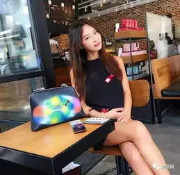 年近50岁的老姐姐,却有着一张20岁的脸她不是明星,却是不老女神