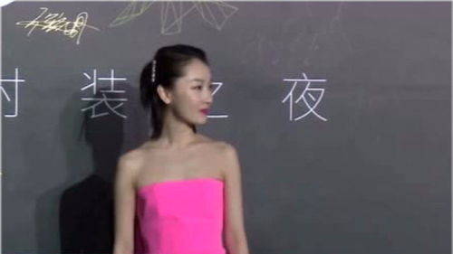 周冬雨摆脱小黄鸭,转头穿上青花瓷裙,还是我们认识的影后吗