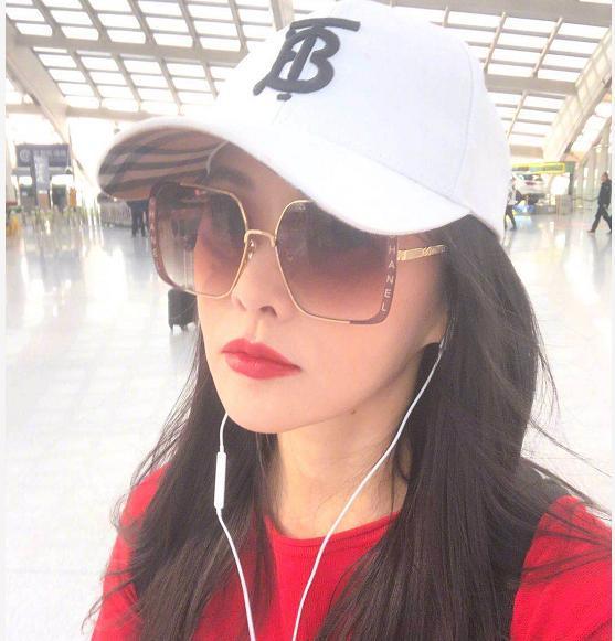 力挽狂澜庾澄庆点赞力撑伊能静,离婚11年委婉夸她人品好