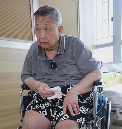 76岁港星生3女1子,晚年住老人院没钱治病,难怪这些明星选择丁克