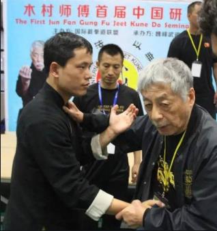 徒弟坚持为师傅守墓数年,最后令人痛心