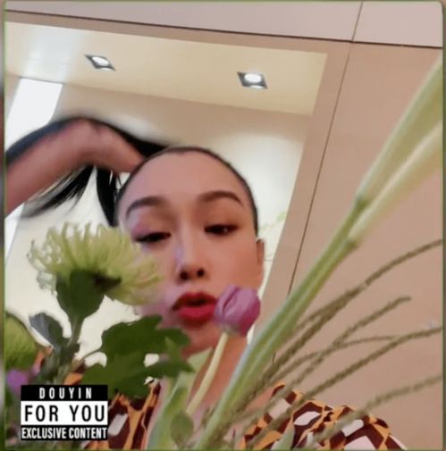 哪有50岁还没皱纹的,钟丽缇p成少女不假吗越老越不真实了