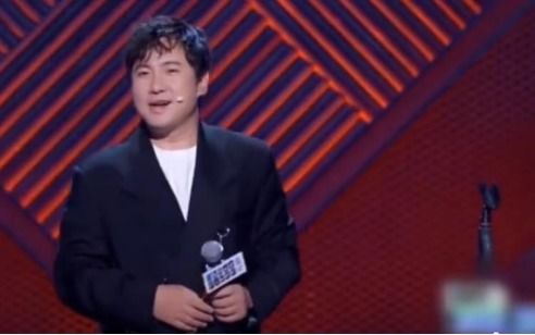 夺笋呐李诞录制麻花特开心,玩滑梯神似热门表情包