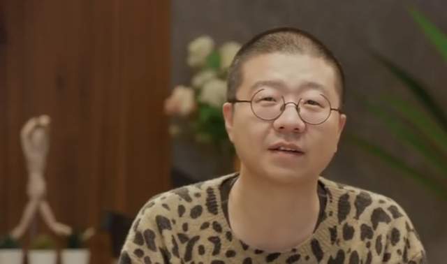 李诞与黑尾酱确认离婚刚结婚时,他就说过不确定能否走一辈子