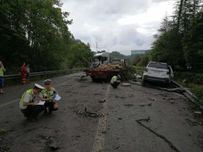 包茂高速龙凤山隧道处发生连环车祸致2人遇难