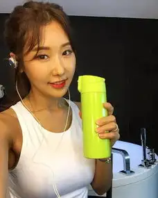 长相童颜身材火辣,50岁美女牙医逆天冻龄
