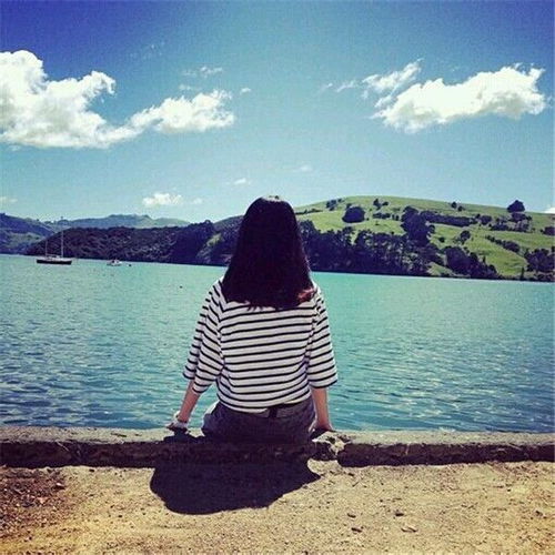 女婿出差俺把女儿接回家,女儿忘带衣服叫俺过去拿,推开门傻住