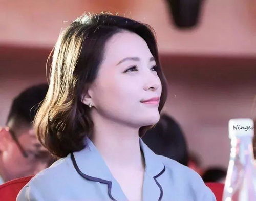 46岁董卿高调回归,中年女人的自律从身材到学识始终气质如兰