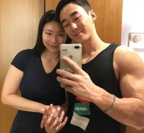 42岁阿姨去健身,如今练出曲线身材,男友是93年健身教练