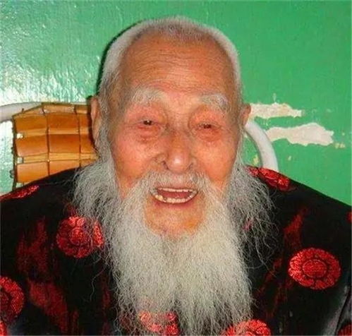 长寿老人杨明运从光绪23年活到2014年,曾向记者公开长寿秘诀