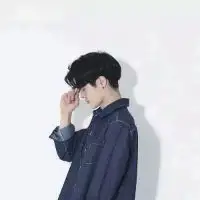 五十岁男士侧面专用头像拍照