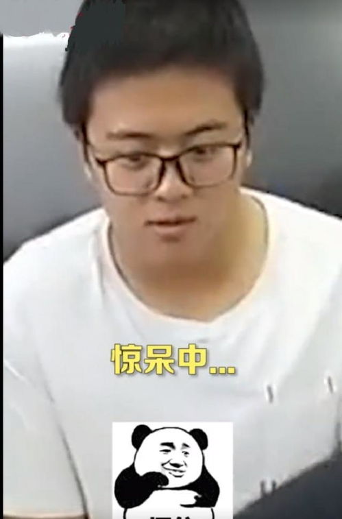 高中物理老师上课表演徒手劈砖,学生表情亮了,学习兴趣高涨